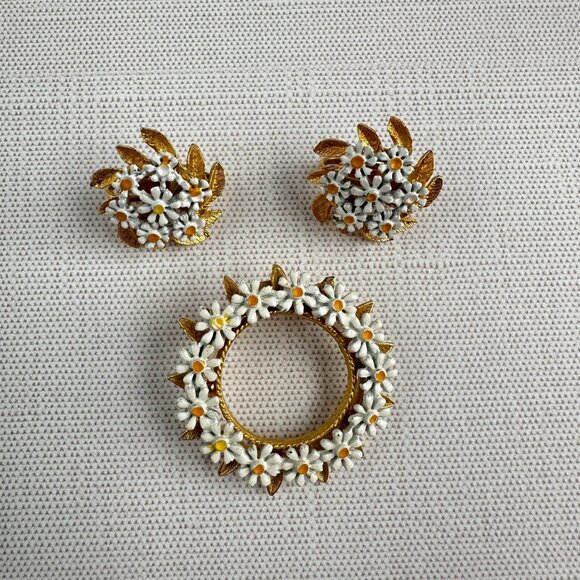 White Daisy Enamel Brooch & Earrings Set - Picture 2 of 8